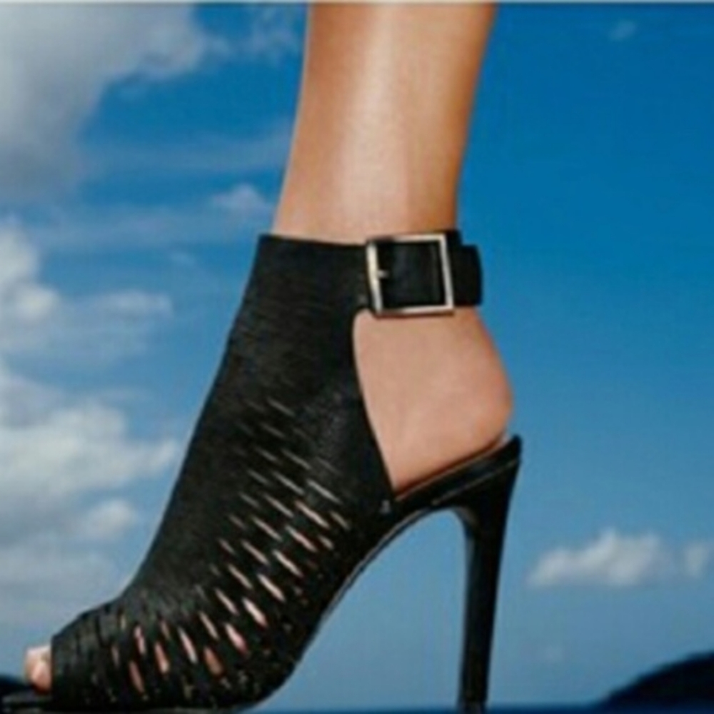 Vince Camuto Kayjay Caged Leather Bootie - Black